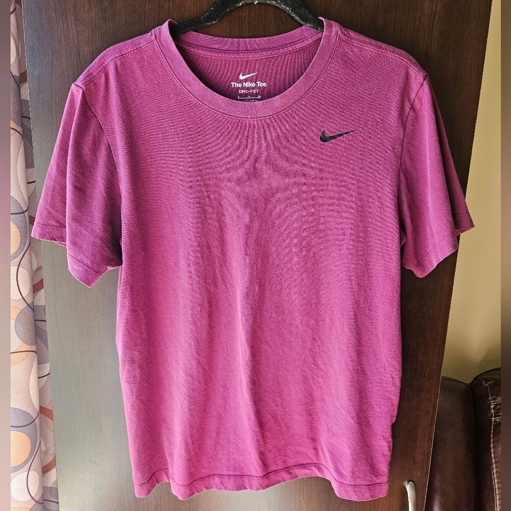Nike Women's Purple Short Sleeve Tee Size Small